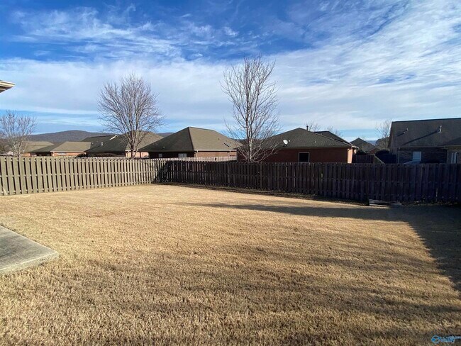 Building Photo - 3015 Hampstead Dr SE