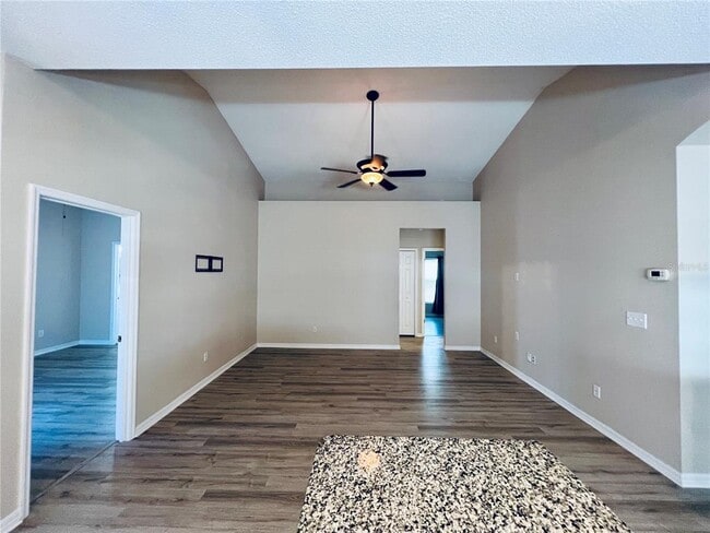 Building Photo - 124 Queens Ct