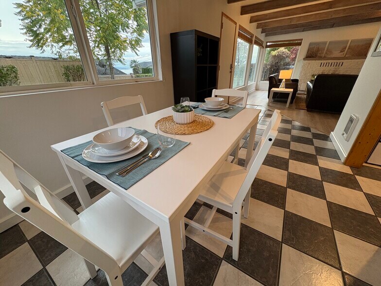 Excellent flow in the living space - 21204 3rd Ave S