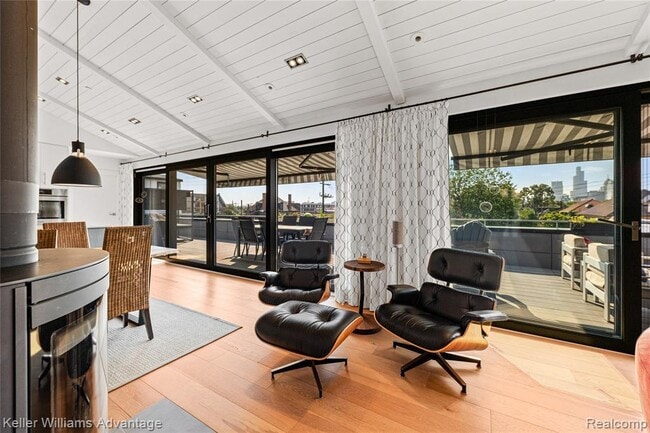 Building Photo - 284 Eliot St