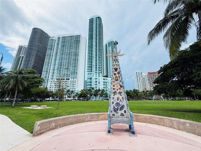 Building Photo - 1900 N Bayshore Dr