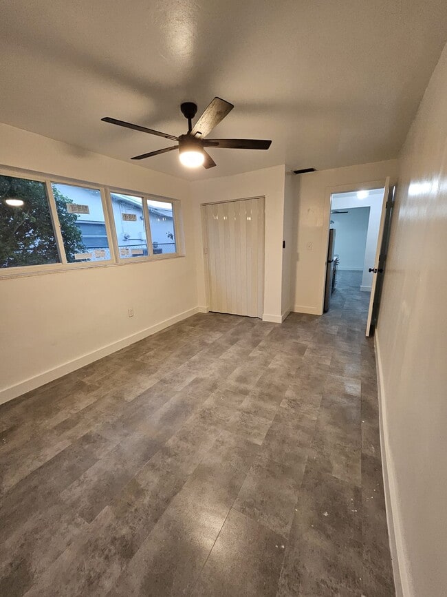 Building Photo - 3709 Efficiency Apartments