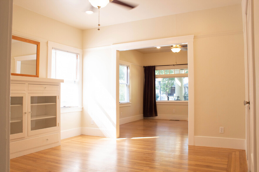 Dining/Living Area - 2522 Capitol Ave