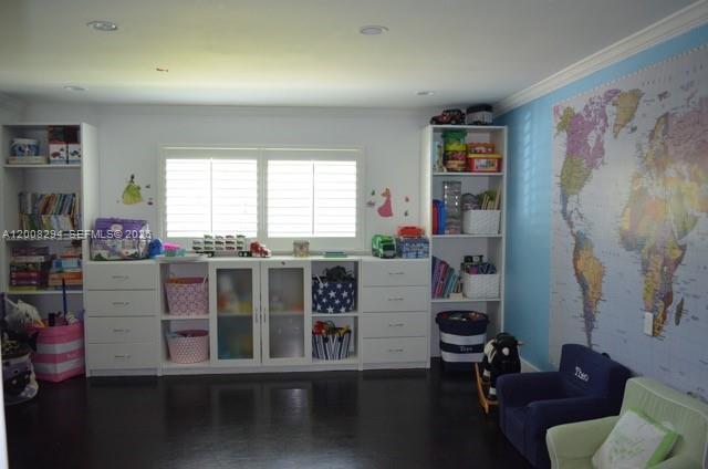 Building Photo - 173 Shore Dr S