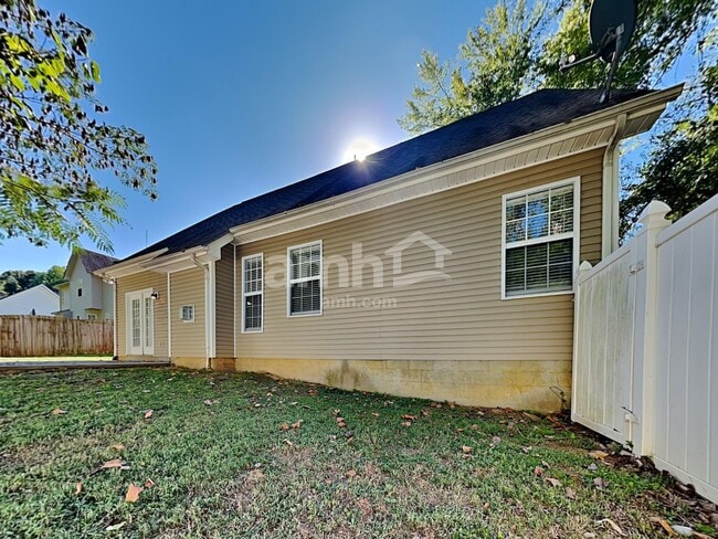 Building Photo - 10900 Parkgate Ln