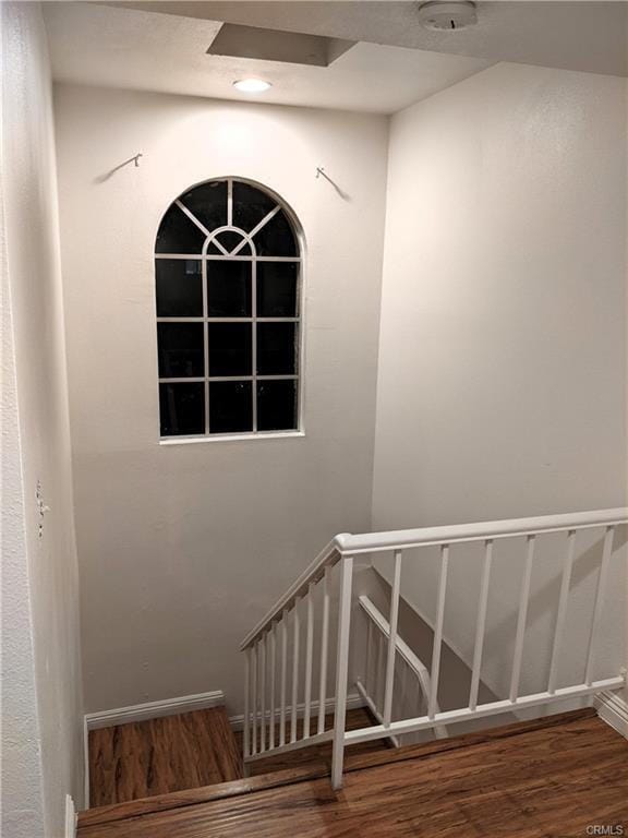 Building Photo - Updated 3br 2.5 bath near shopping & freeways