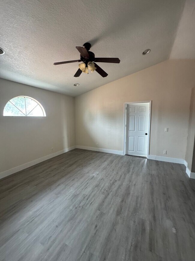 Building Photo - Beautiful 4 bedroom Home in Perris!