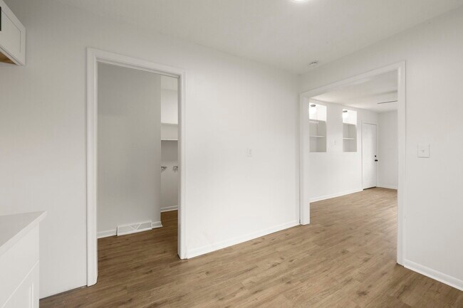 Building Photo - 514 Maier Dr