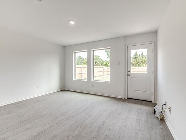 Building Photo - Brand New Home + Edmond Schools + Washer &...