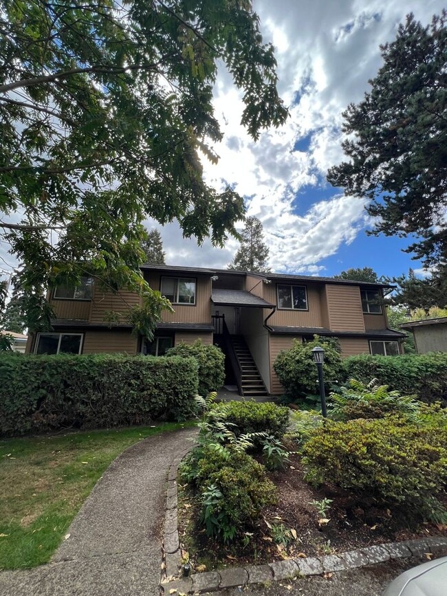 Building Photo - 850 W 12th Ave