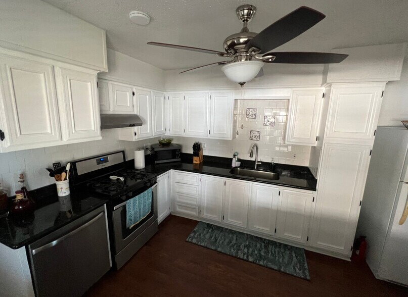 Building Photo - 451 Marion Ave