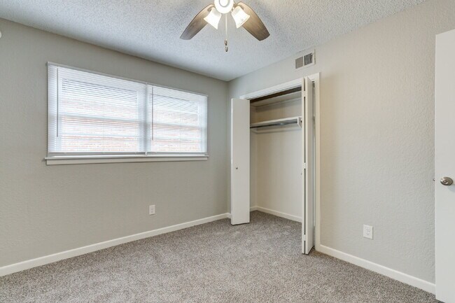 Building Photo - Wonderful 3/2/1 in Central Lubbock!