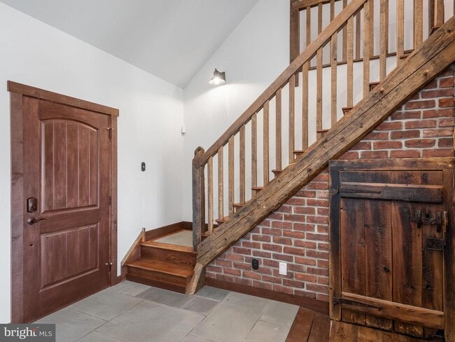 Building Photo - 42 Pine Grove Ln