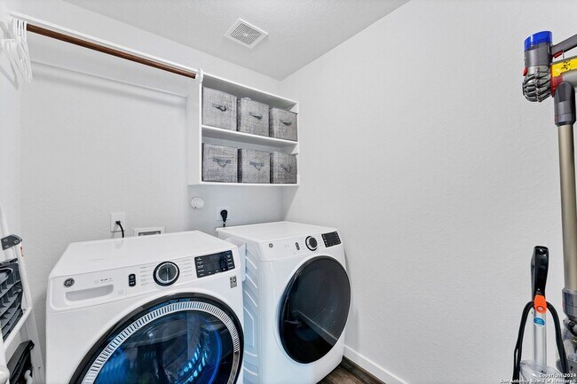 Building Photo - 4323 W Vasquez Cir