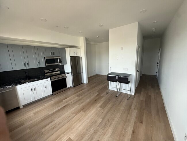 Building Photo - 1308-10 N. Front