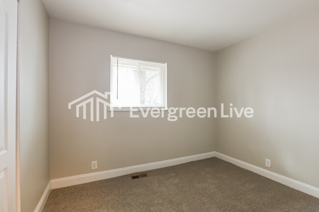 Building Photo - 8816 Montery Ct