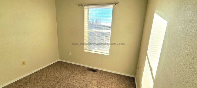 Building Photo - 305 Prairie Ave