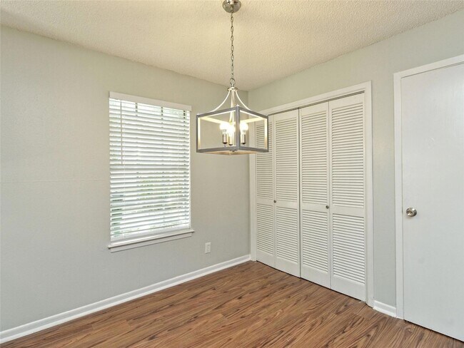 Building Photo - 1010 Cushing Dr