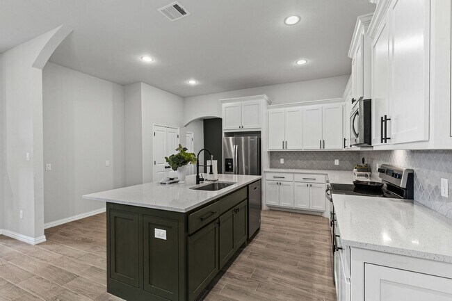 Building Photo - Grand in Granbury!