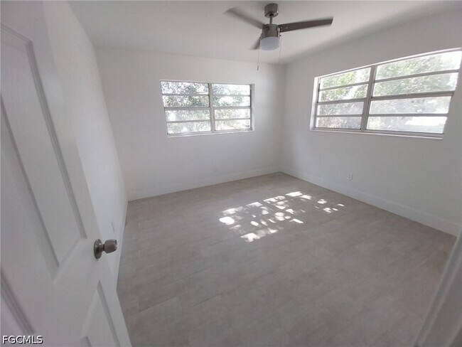 Building Photo - 317 Tarpon Dr