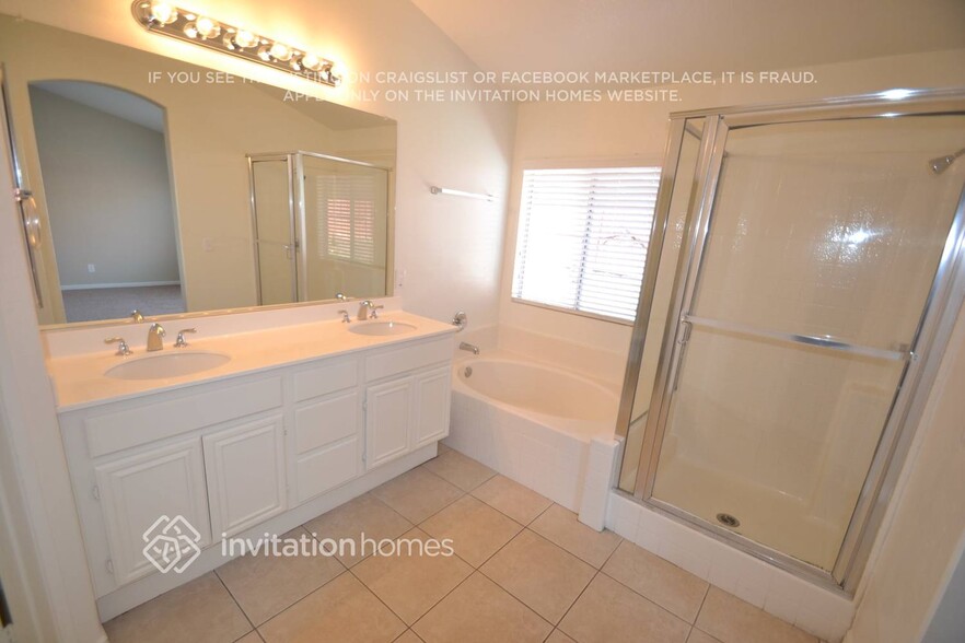 Building Photo - 15128 Versailles St