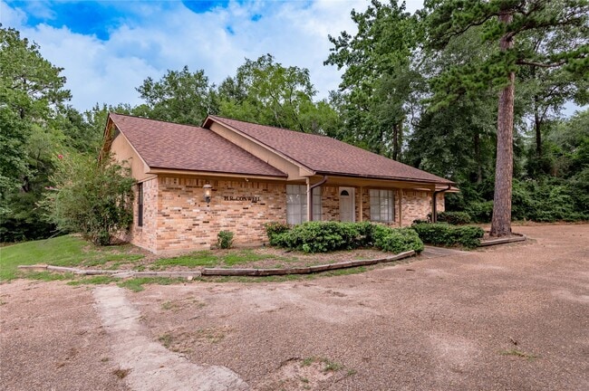 Primary Photo - 2800 Lake Rd