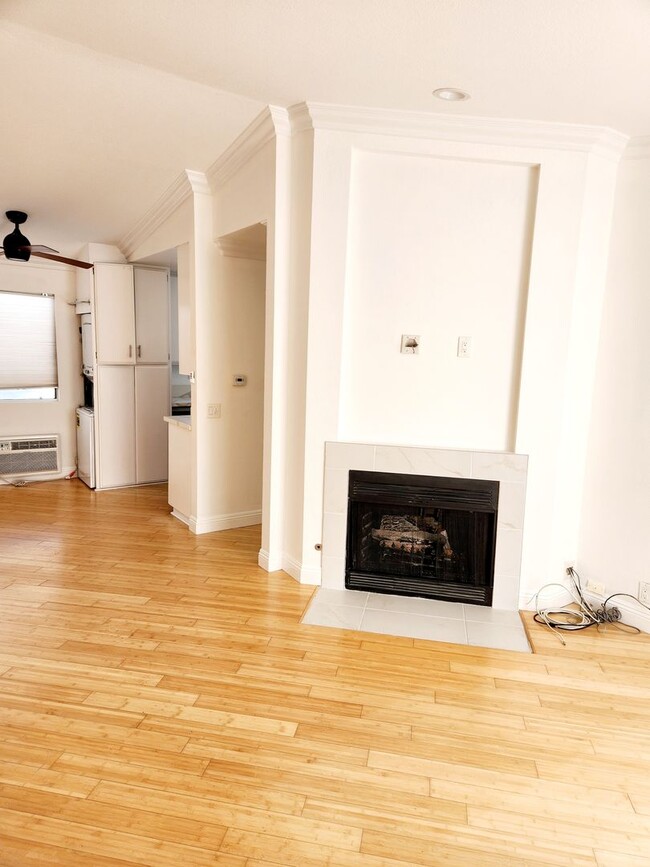 Primary Photo - North Park 2bed 2bath, wood flooring, upst...