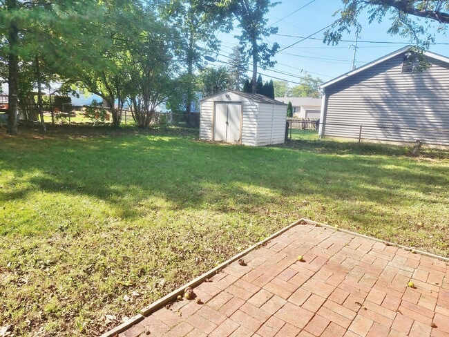 Building Photo - 2557 Bristol Rd