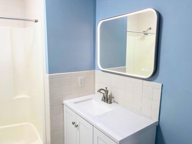 Building Photo - 403 Woodside Cir