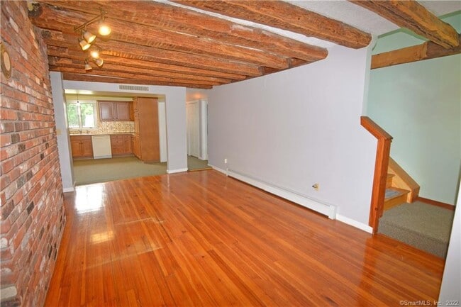 Building Photo - 405 Maple Ave