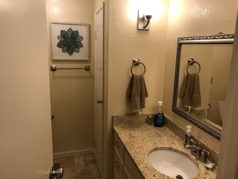 Building Photo - 6479 137th Ave NE