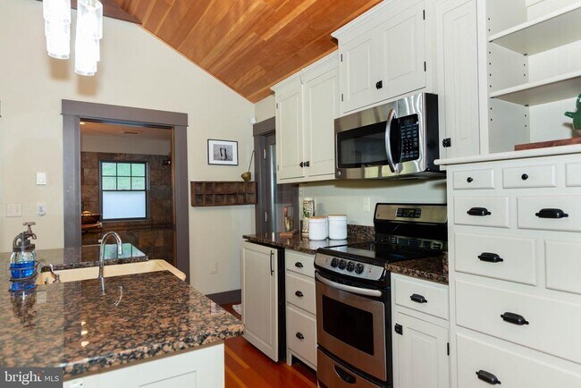 Building Photo - 1312 John Rissler Rd