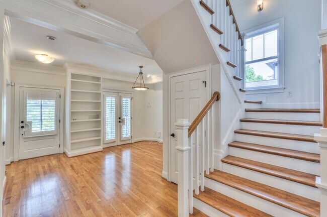 Building Photo - Perfect Brownstone in Sylvan Park near Wes...