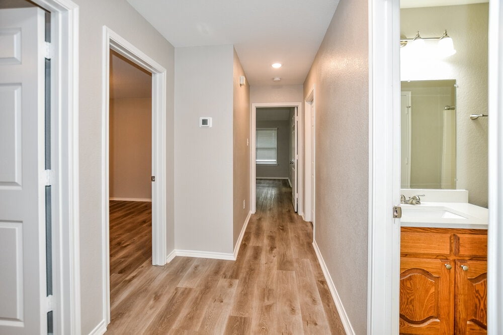 Building Photo - 709 Silverleaf Ct