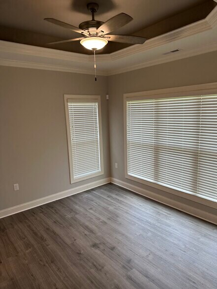 Building Photo - 8529 Oak Abbey Trl NE