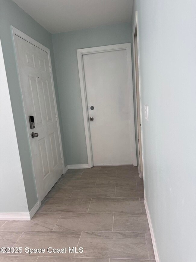 Building Photo - 2841 College View Dr