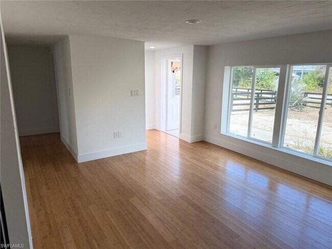 Building Photo - 1507 Lavilla Rd