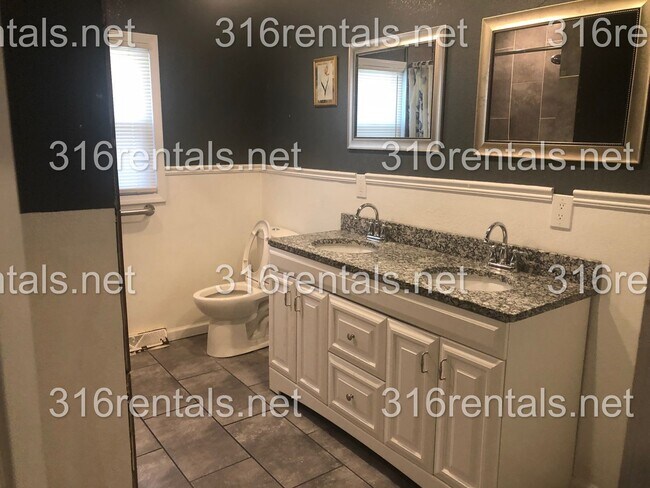 Building Photo - $1095 - 4 bed 2 bath - Single Family Home