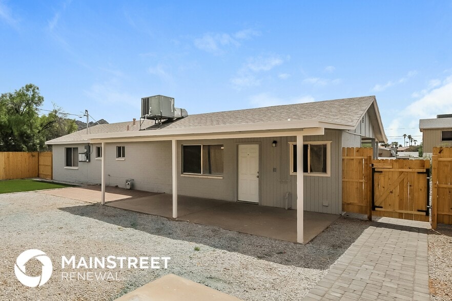 Building Photo - 1328 E Christy Dr