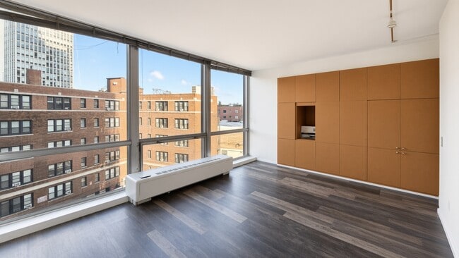 Building Photo - 2400 N Lakeview Ave