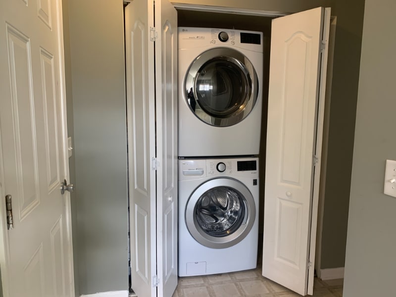 Building Photo - 351 Paradee Dr