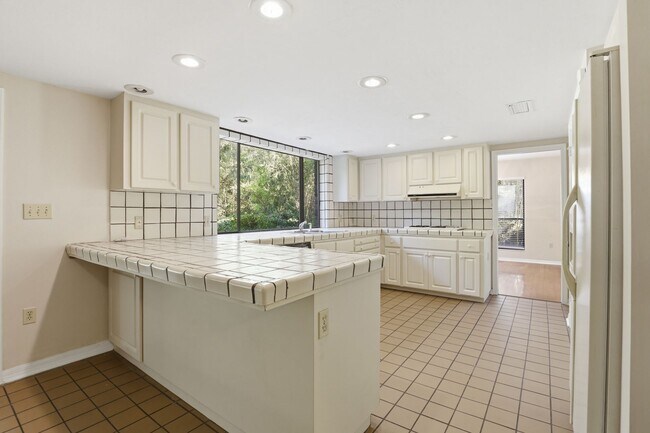 Building Photo - 4 Bedroom, 3 Bath House on 1 Acre in Fox Grove