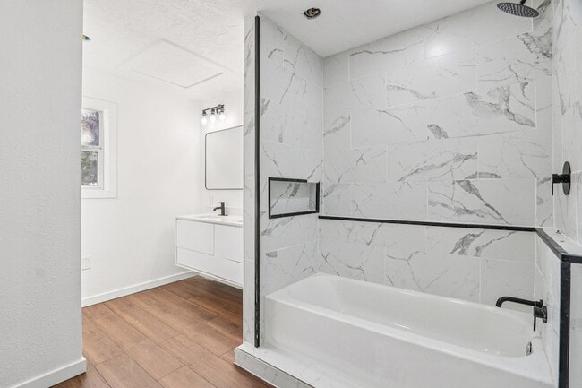 Building Photo - 385 Alta Vista Dr