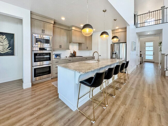 Building Photo - Luxury 5-Bed, 4.5-Bath in Dry Creek Ranch, Minutes to Boise & Eagle