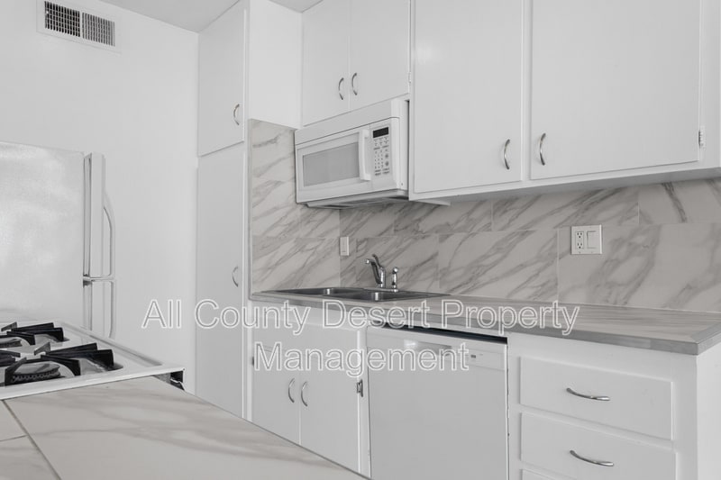 Building Photo - 46075 Ocotillo Dr