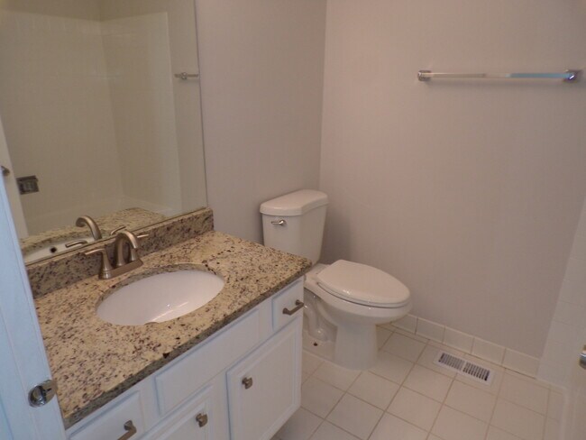 Building Photo - 13 Redbud Ct