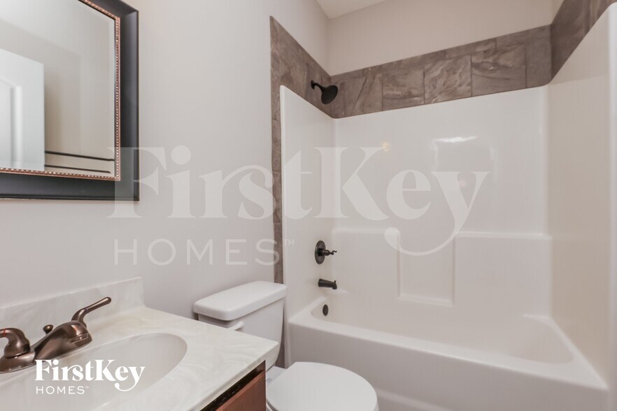 Building Photo - 1129 Stillwood Dr