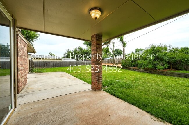 Building Photo - Amazing 4BD/3BTH home with a 3 car garage in the exclusive Cedar Pointe Gated Community!