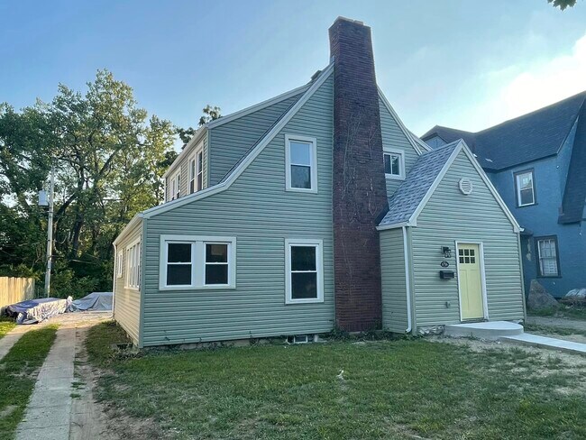 Primary Photo - 1716 Salem Ave