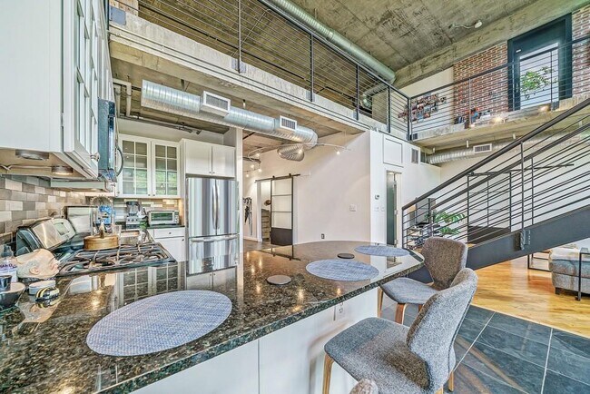 Building Photo - 640 Glen Iris Dr NE